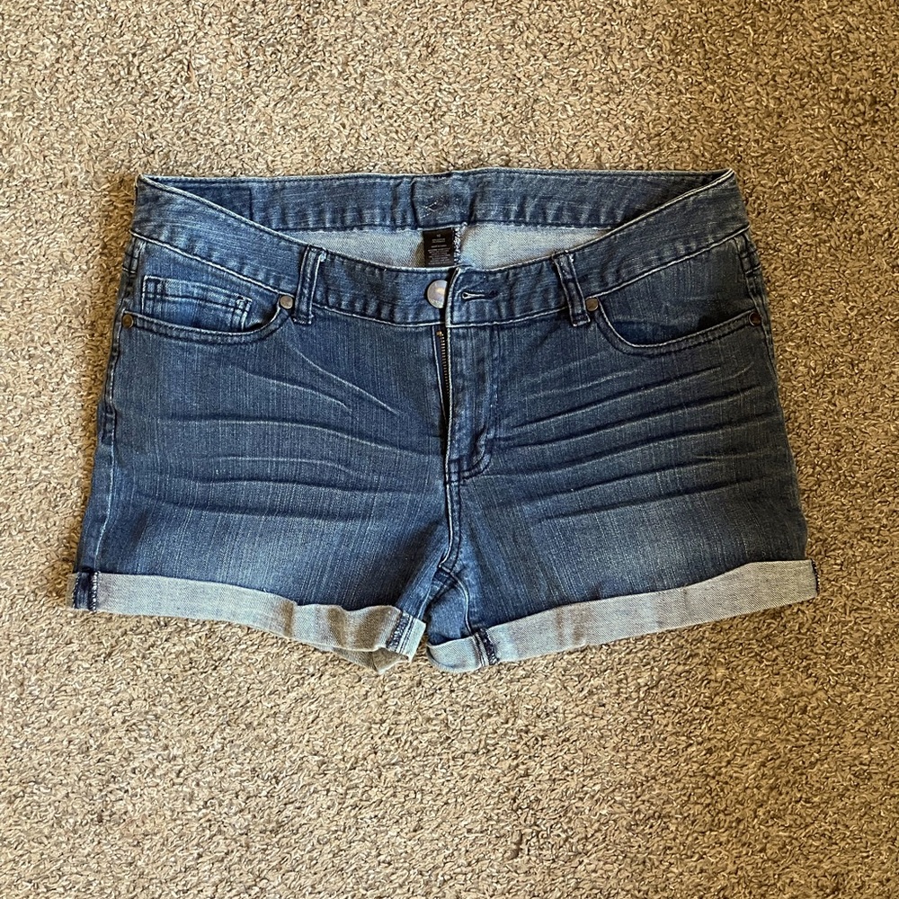 Express cuffed denim shorts size 10